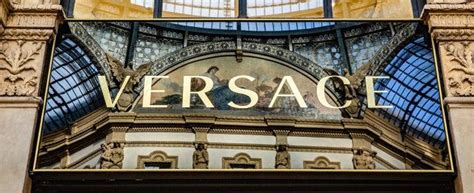 Versace, Michael Kors compra il gruppo per 1,83 miliardi di euro